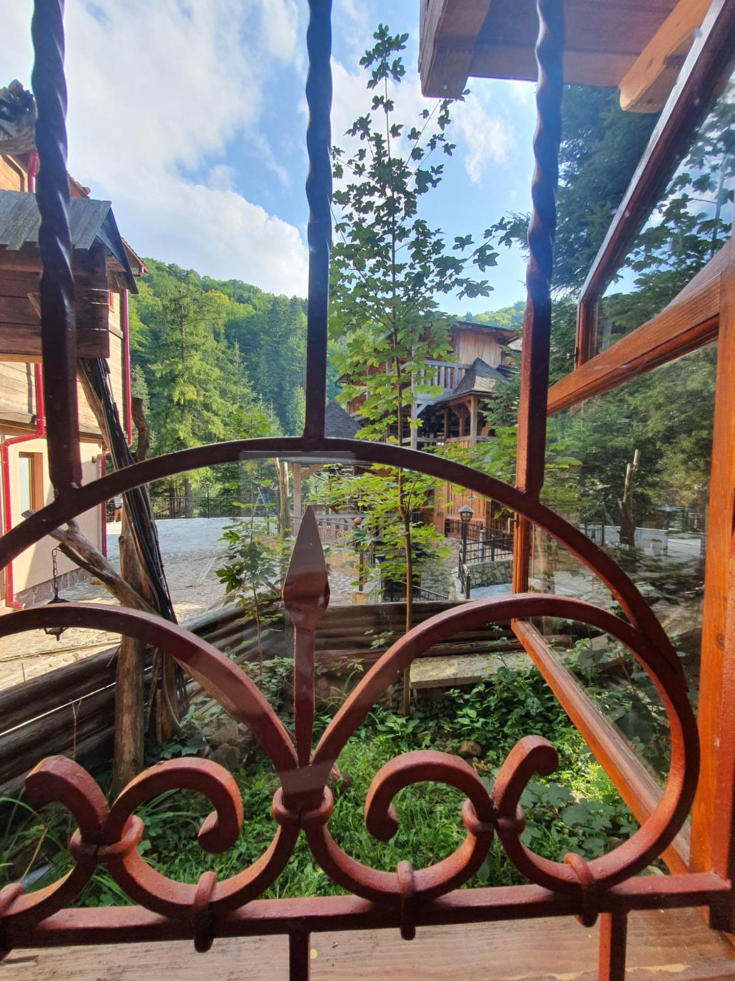 Садиба Nad Prutom Yaremche Exterior photo